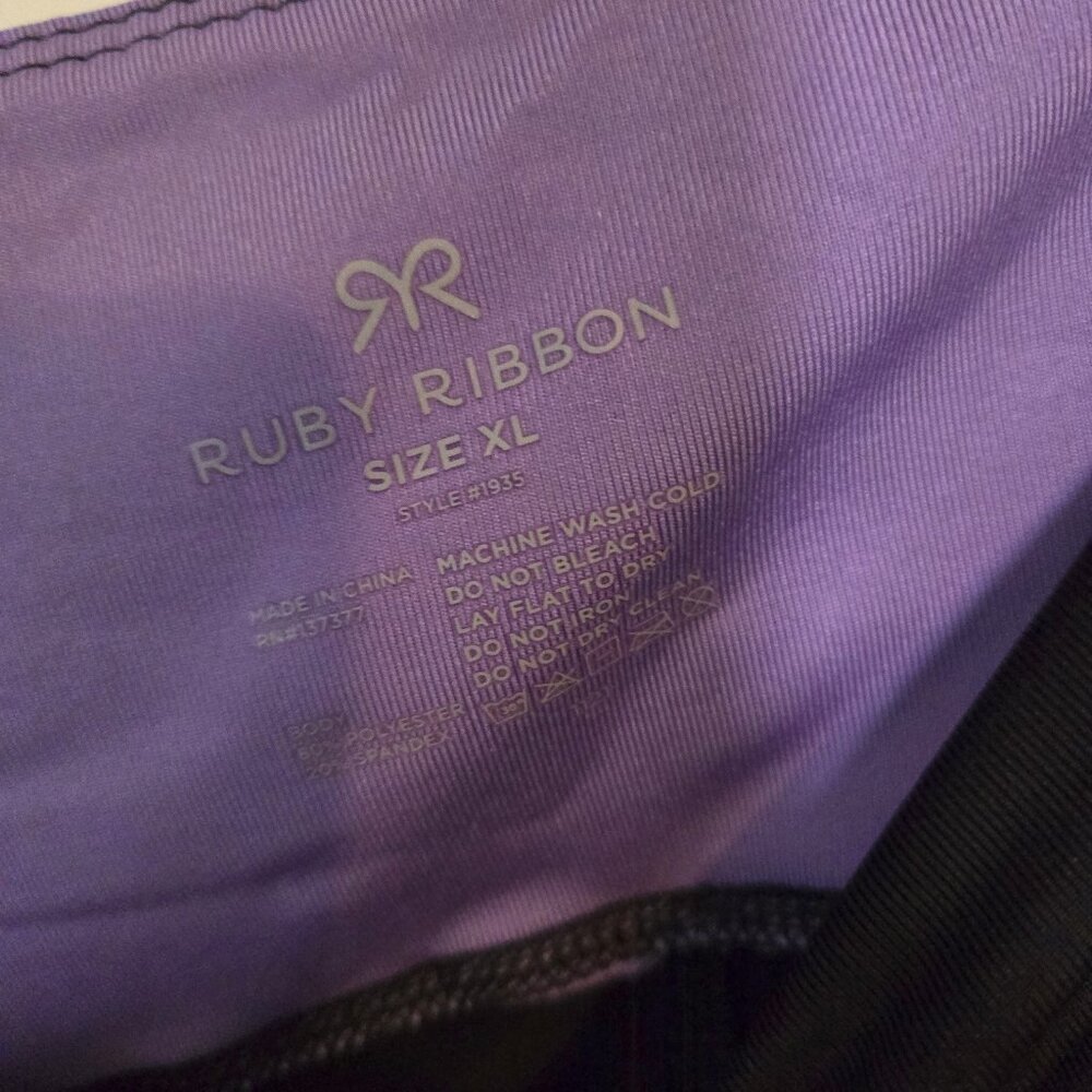 Ruby Ribbon Capris - image 3